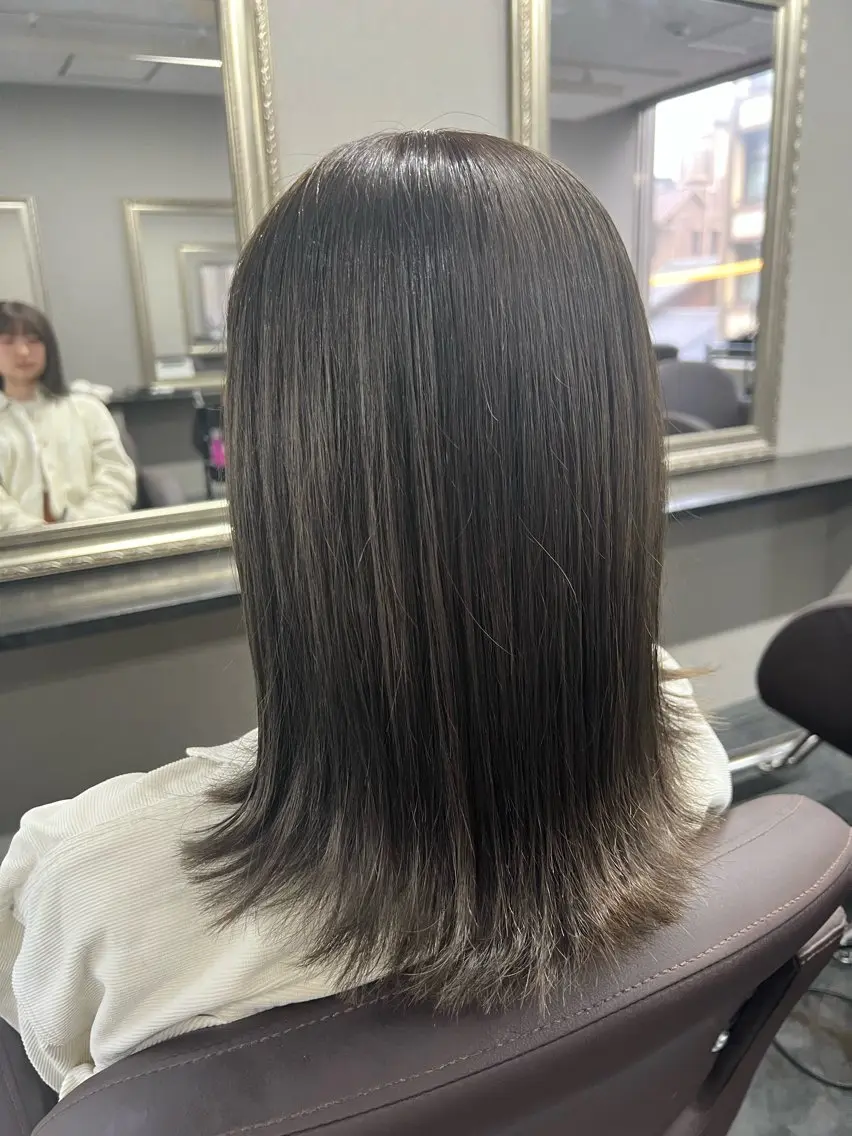 ミディアム カット ヘアカラー ハイトーンカラー 坂本 翼のヘアスタイル