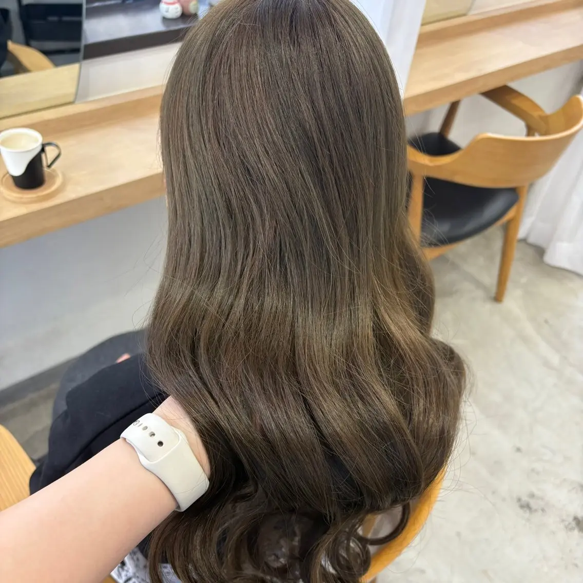 ロング カラー ベージュカラー オリーブベージュ カット ヘアカラー 女性艶髪マンツーマン YUKIのヘアスタイル