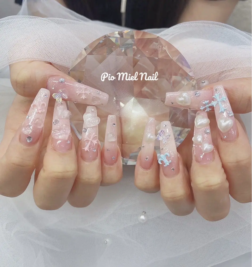 セミロング 韓国風ヘア ハンドネイル HANA 長さだしのネイルデザイン