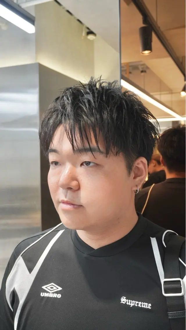 ショート メンズ アップバング メンズブリーチ センターパート フェザーパーマ カルマパーマ カット ヘアセット HIKARI メンズ満足度No.1のヘアスタイル