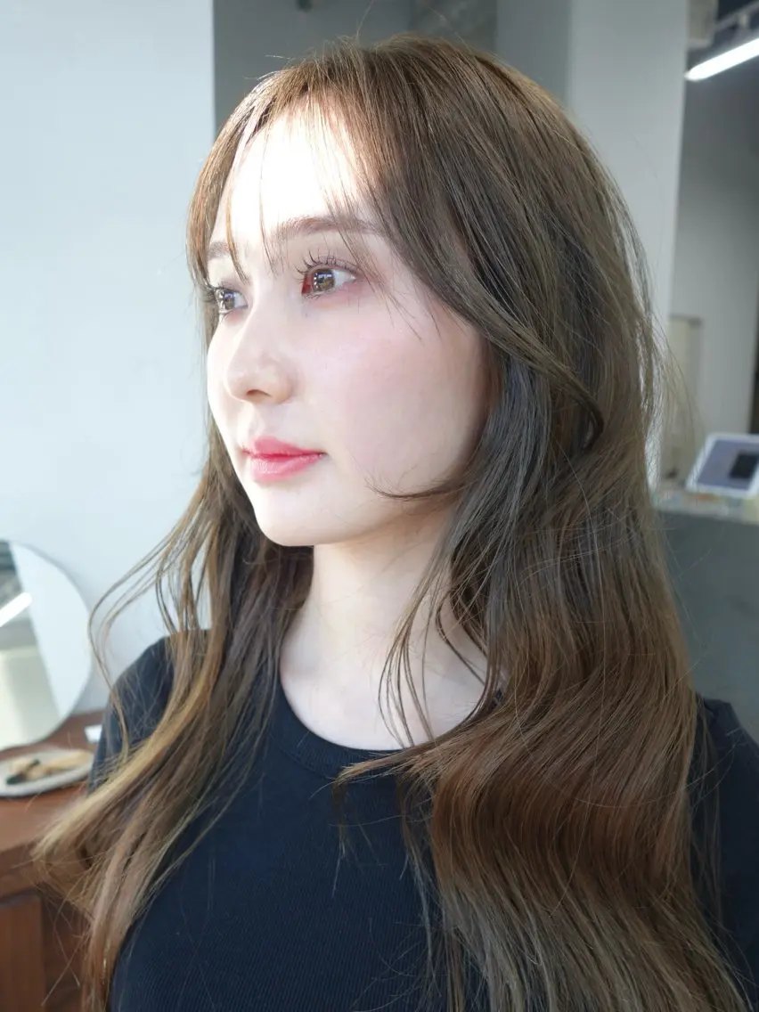 前髪 ➕ 韓国風顔周りカット️🩵 アイロンでの巻き方も分かりやすくお伝えします 🙌🏻の写真
