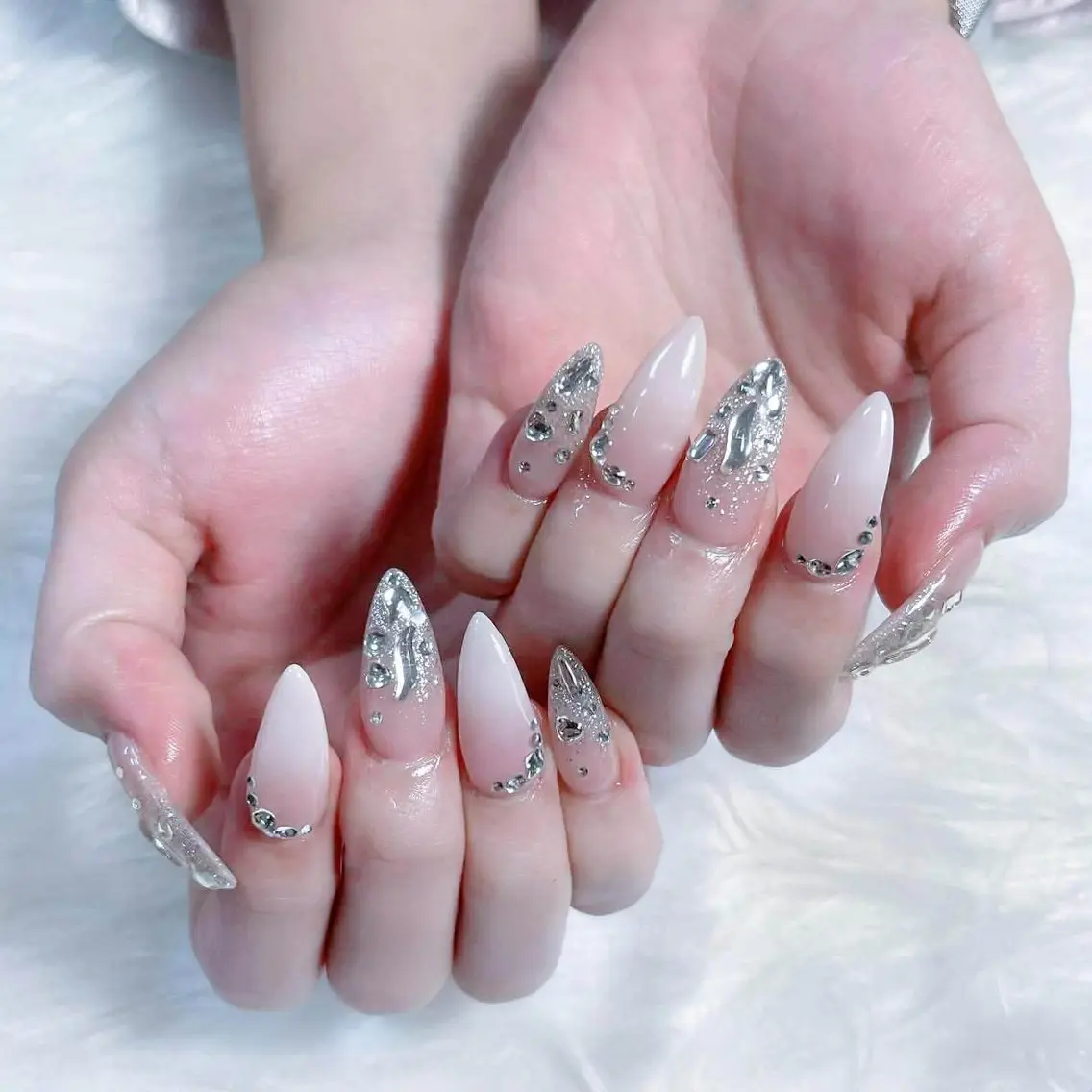 ネイル 長さ出し フレンチネイル グラデーション キラキラネイル 韓国ネイル ハンドネイル Hana Nail Salonのネイルデザイン