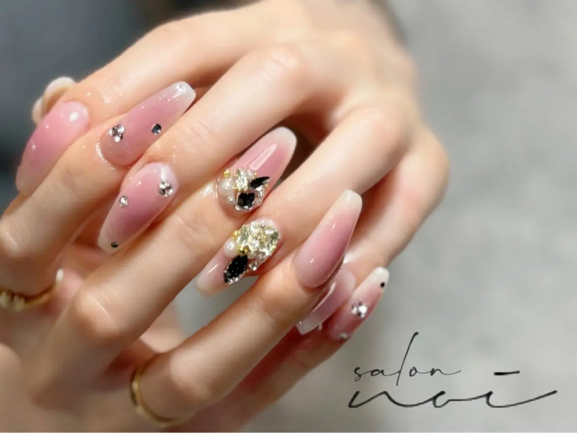 ネイル チークネイル ハンドネイル salon noiのネイルデザイン