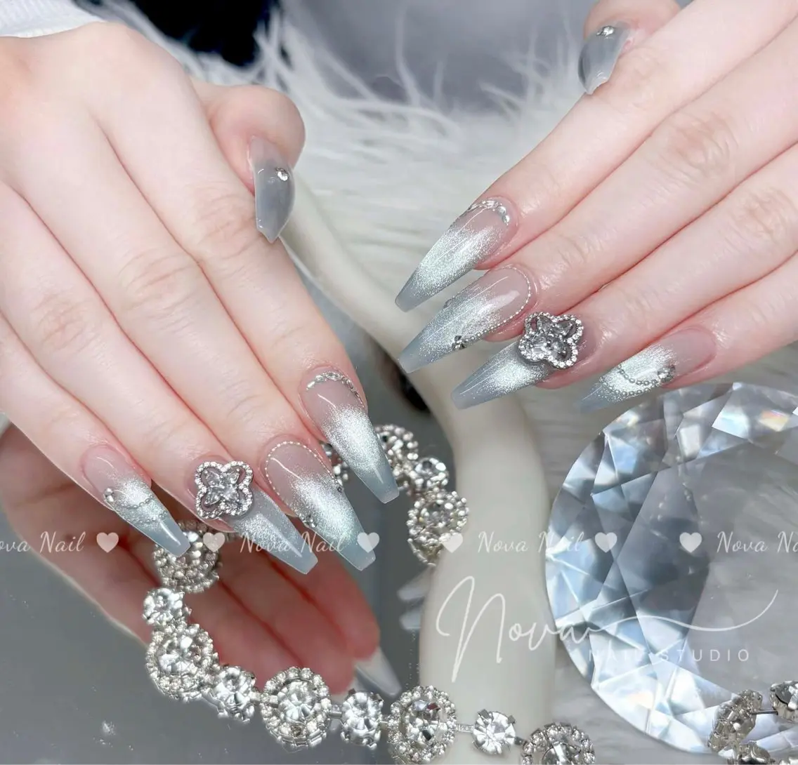 ネイル ジェルネイル 韓国ネイル マグネットネイル 持ち込み 夏ネイル ハンドネイル ハンドケア Kitty Nail Novaのネイルデザイン