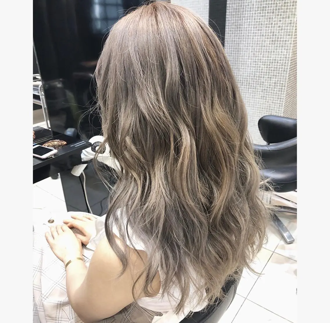 ロング カラー ベージュカラー ミルクティーベージュ 女性リピ90%🍨 🩷佐藤みずきのヘアスタイル