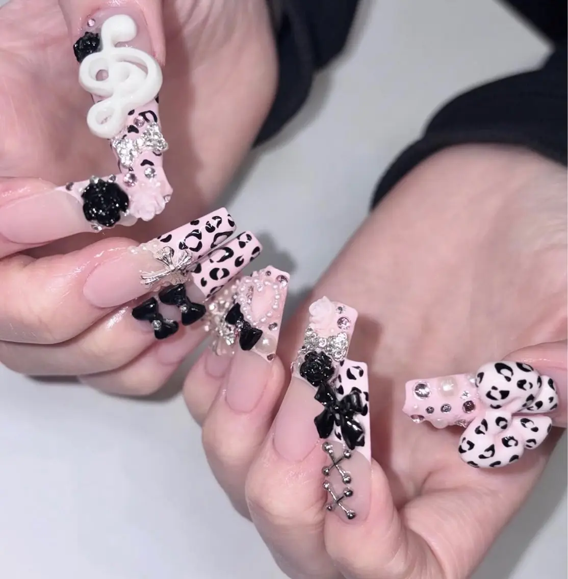 ネイル フレンチネイル ジェルネイル ハロウィン 韓国ネイル マグネットネイル ハンドネイル Hbaby nailのネイルデザイン