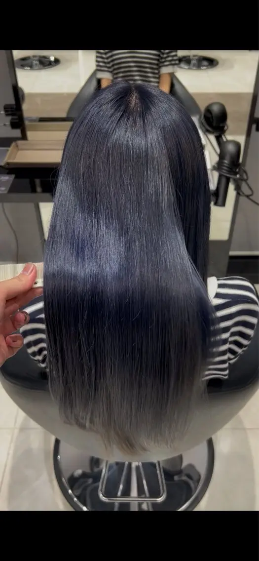 カラー ブリーチ ブルーカラー ネイビーカラー 塙 英万のヘアスタイル