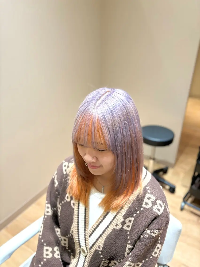 ミディアム カラー ブロンド デザインカラー ラベンダーカラー ラベンダーグレー オレンジ カット ヘアカラー トリートメント miwa♡暖色カラー 盛れる顔周り.ヘアメのヘアスタイル