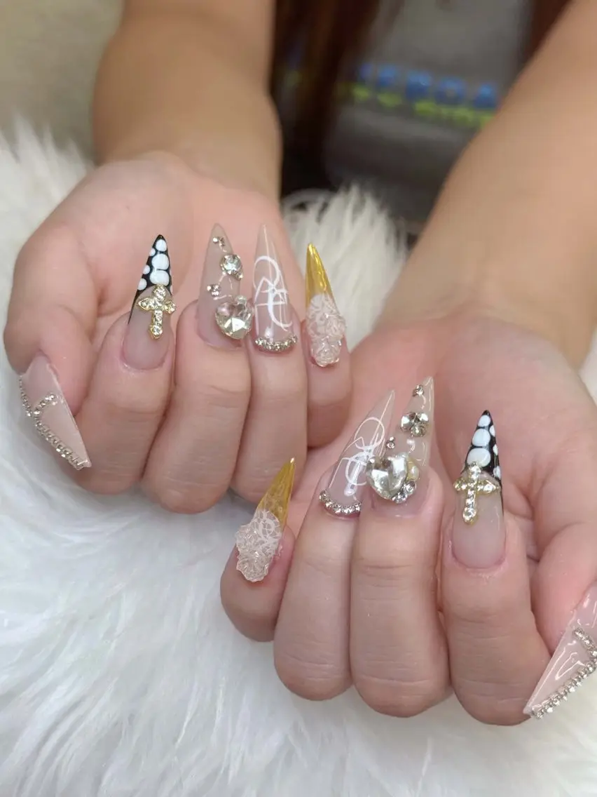 ネイル チークネイル ドット フレンチネイル グラデーション 韓国ネイル ハンドネイル Lisa Nail Salonのネイルデザイン