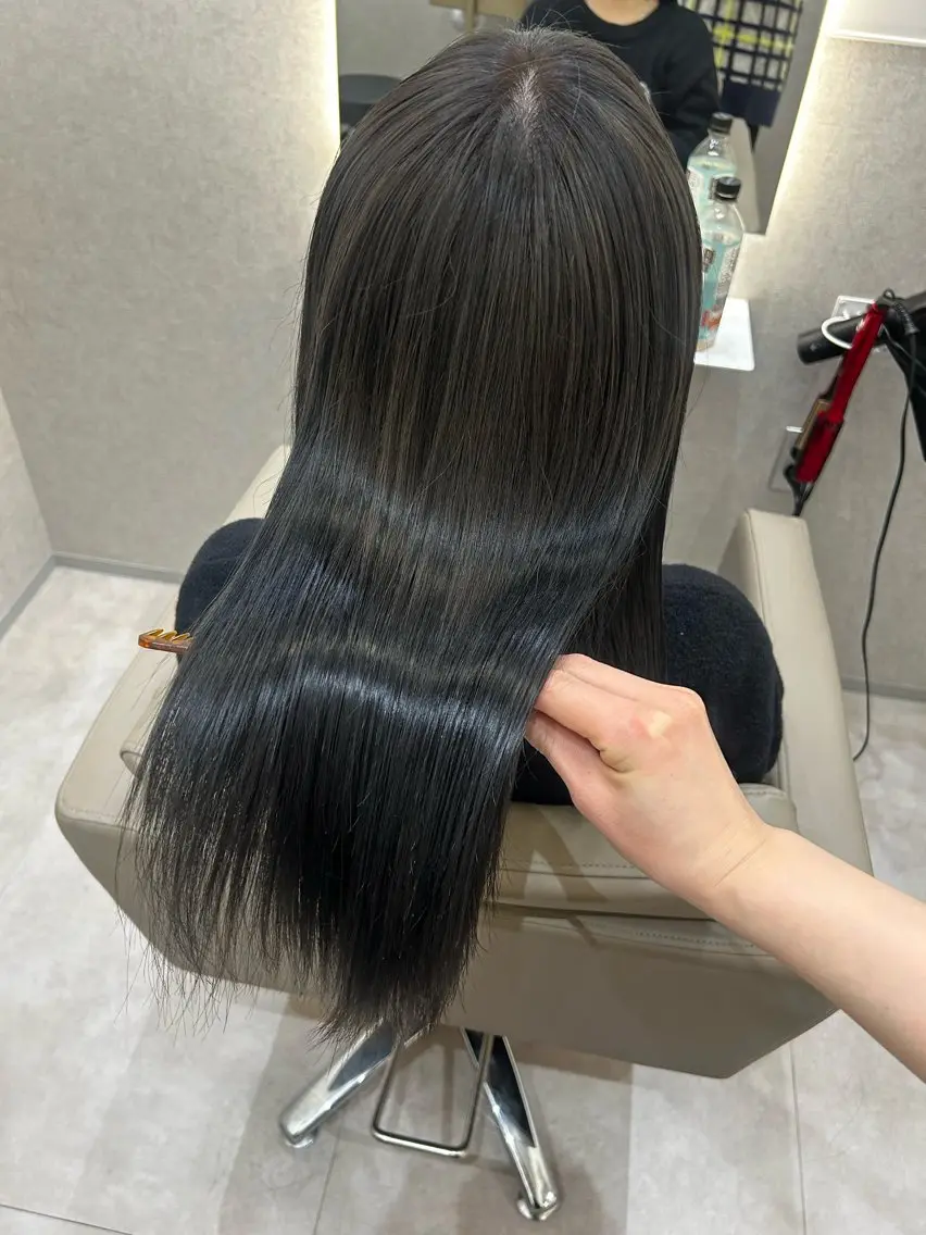 ロング カラー ブリーチ ラベンダーカラー ラベンダーグレー トリートメント ヘアカラー Nanaha /レイヤーカットのヘアスタイル