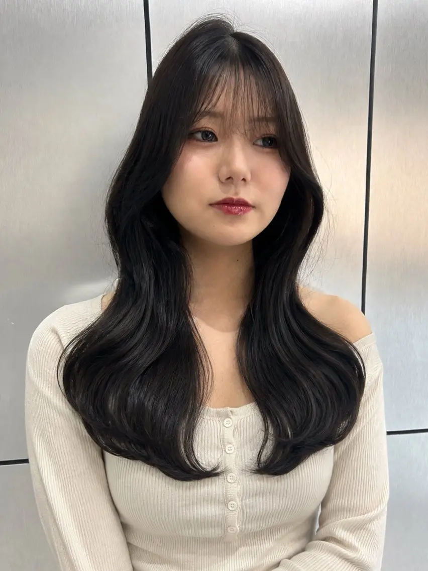 ロング カラー 透明感カラー ダークグレー ダークグレージュ グレージュ 韓国風ヘア ヘアカラー 【 ViVIE 】 とものヘアスタイル