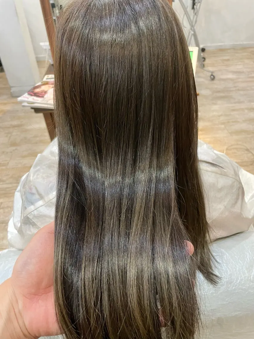 セミロング ヘアカラー トリートメント レイヤーカット 中屋光貴のヘアスタイル