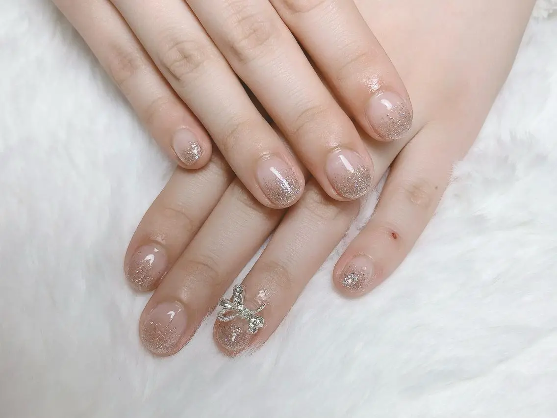ネイル ブラウン グラデーション キラキラネイル ラメ(グリッター) ラメグラデーション Flora Nail 【フローラ ネイル】のネイルデザイン