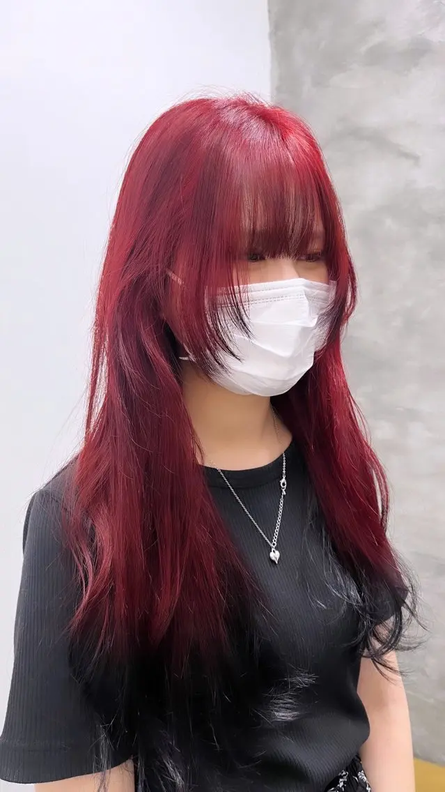 ロング カラー 黒髪 ブリーチ デザインカラー レッドカラー ルプラボウ 永友愛梨 /韓国/ダメージレスのヘアスタイル