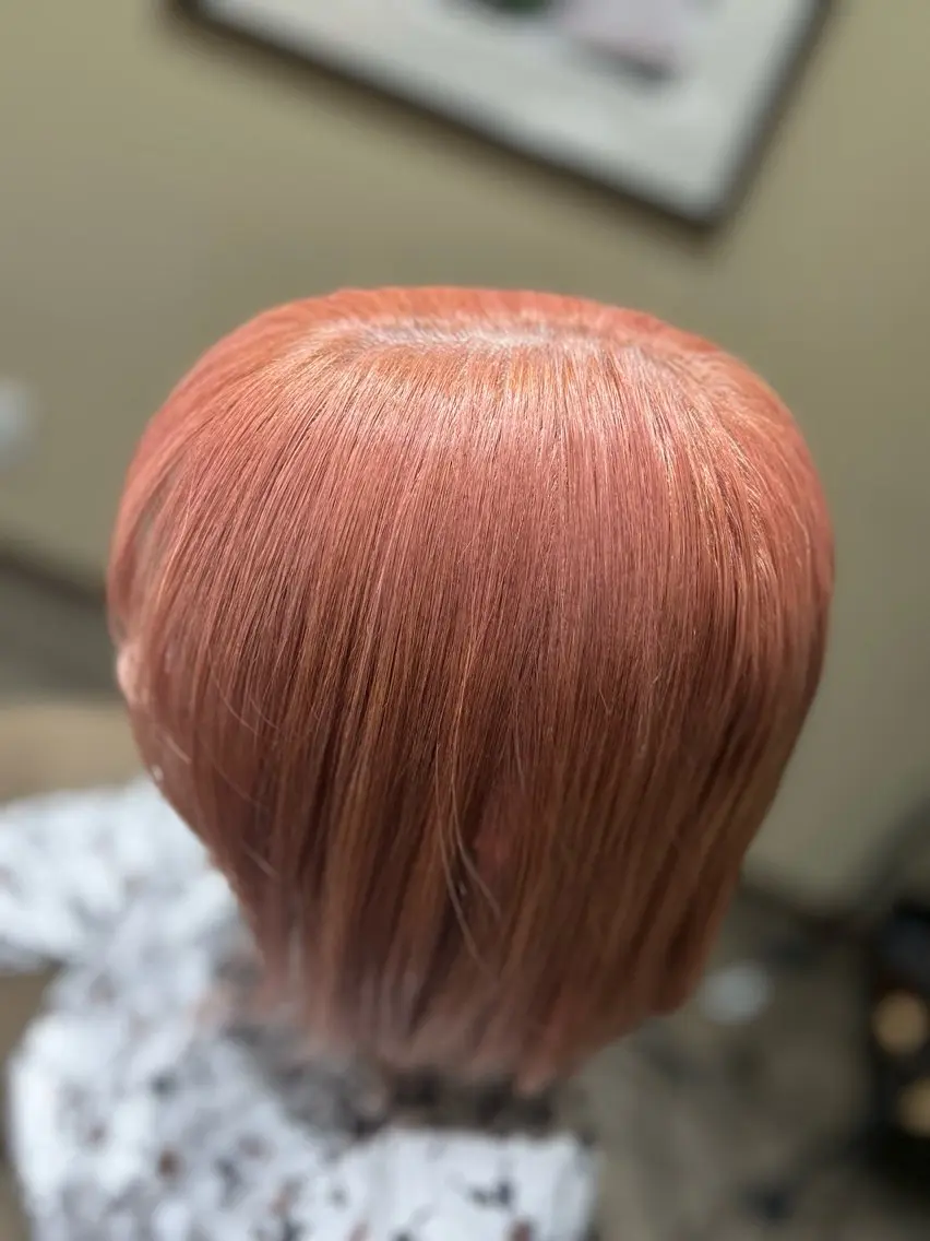 ショート カラー ブリーチ ピンクカラー カット ヘアカラー 井上 花音のヘアスタイル