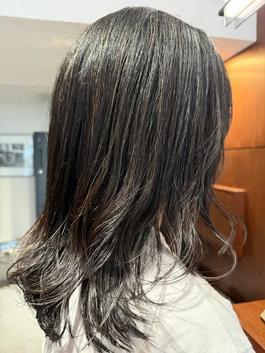 セミロング カット 大野 百合香のヘアスタイル