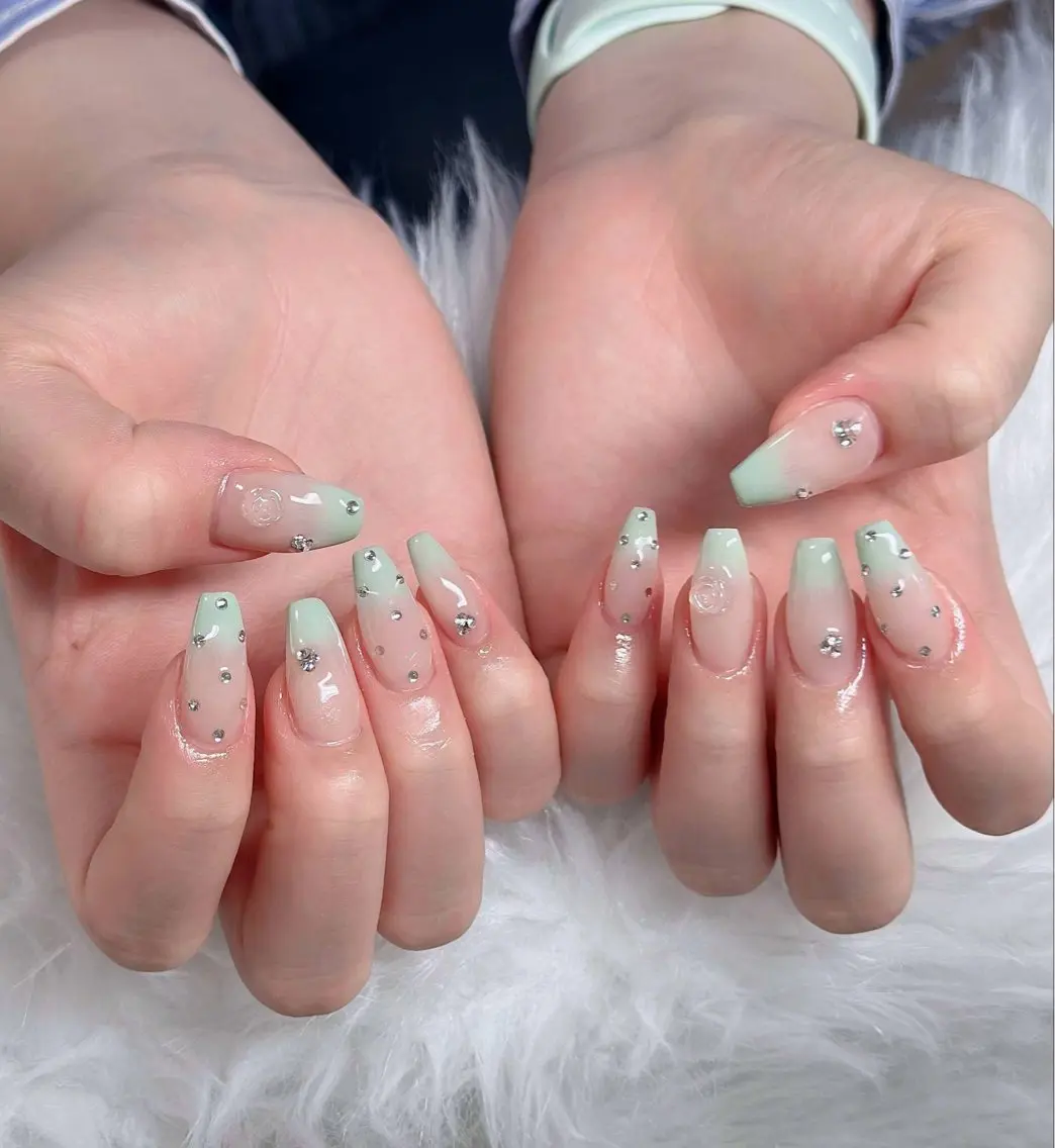 ネイル オーロラネイル フレンチネイル ジェルネイル ハロウィン キラキラネイル ハンドネイル H.baby Nail Salonのネイルデザイン