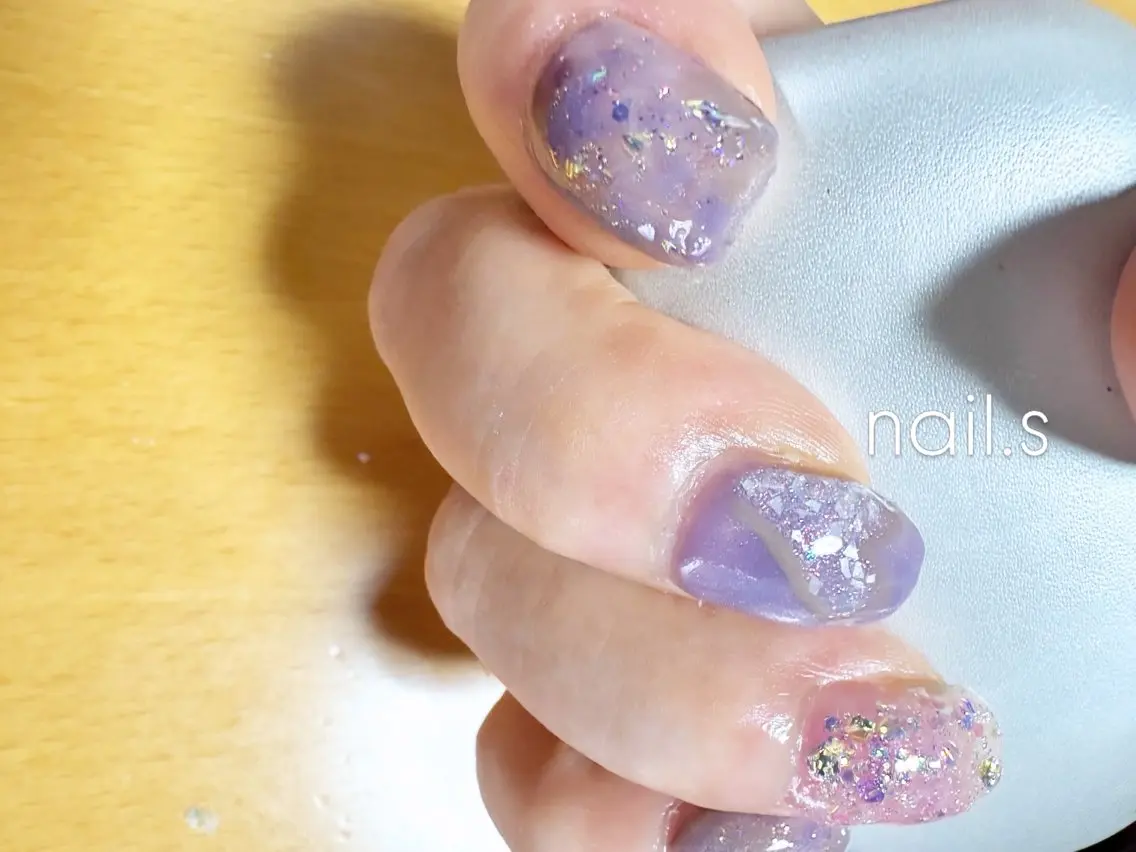 ネイル ラメ(グリッター) マグネットネイル 大理石ネイル(マーブル) パープル ハンドネイル nail.s misatoのネイルデザイン