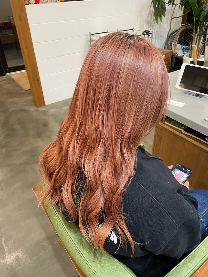 セミロング カラー オレンジ サイトウ アヤナのヘアスタイル