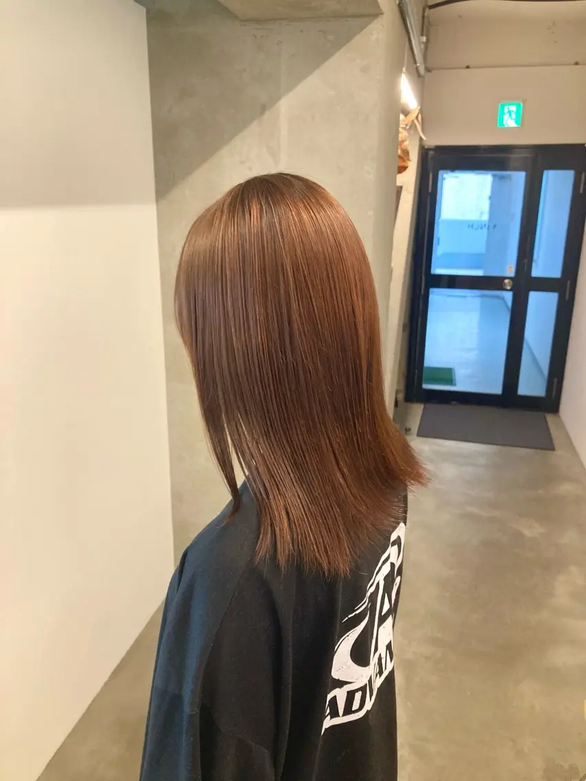 セミロング カラー ブリーチ 透明感カラー ダブルカラー ブリーチなしカラー ヘアカラー トリートメント 透明感カラー レイヤー亀井唯登のヘアスタイル
