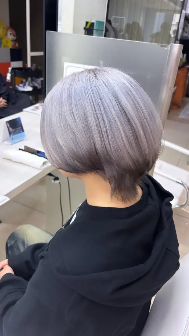 ショート カラー ヘアカラー トリートメント まい| カラー🌿のヘアスタイル