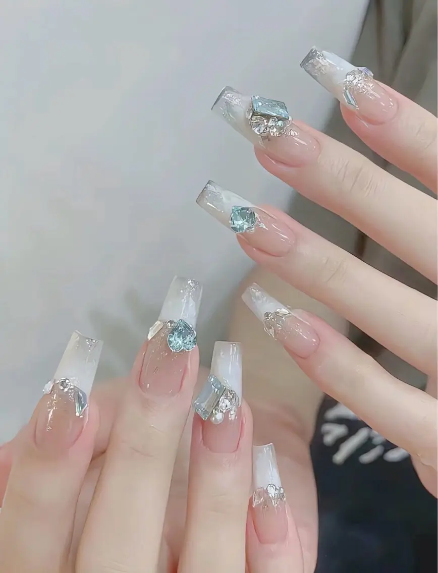ロング 韓国風ヘア 🌈 Laule'aのネイルデザイン