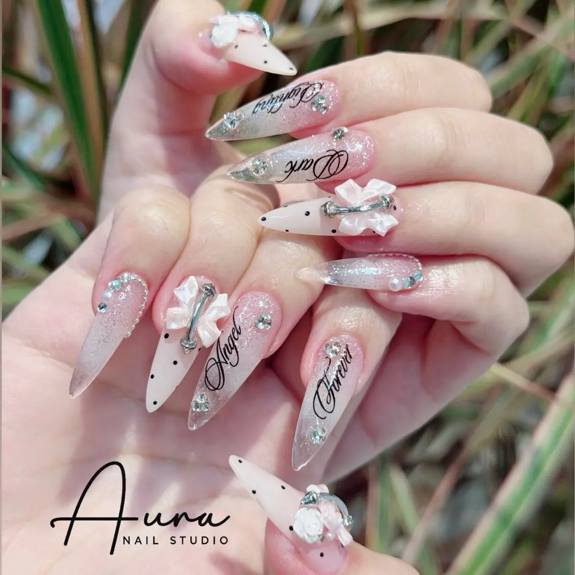 ネイル Aura Nail Studioのネイルデザイン