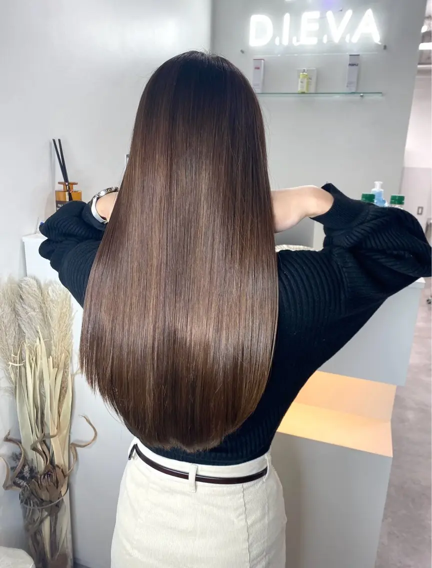 セミロング カット 🫧とぅるん艶髪🫧 透明感カラー×猿渡のヘアスタイル