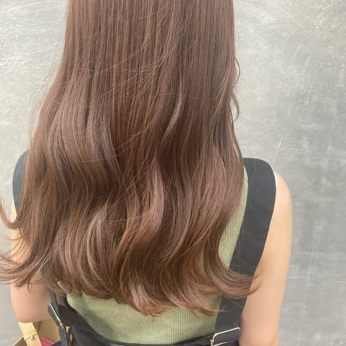 ロング カラー アッシュ ベージュカラー 片柳 美友季のヘアスタイル