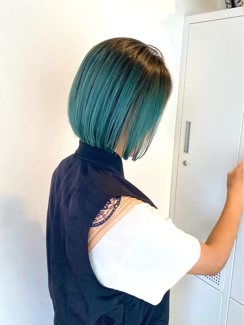 ショート カラー バレイヤージュ エメラルドグリーン ボブ レイヤーカット カット ヘアカラー 当日予約🆗ショート /ハイライト/松本のヘアスタイル