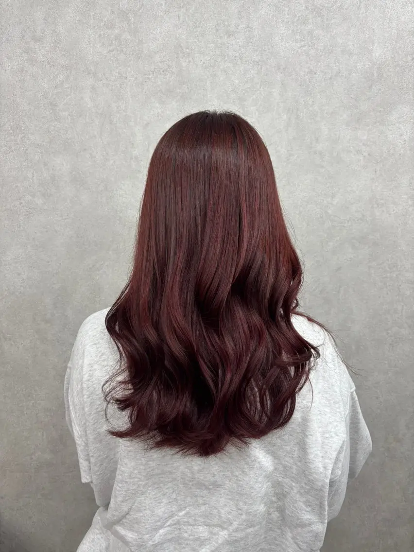 セミロング カラー ブラウンカラー レッドカラー レッドブラウン 倉澤 愛理のヘアスタイル