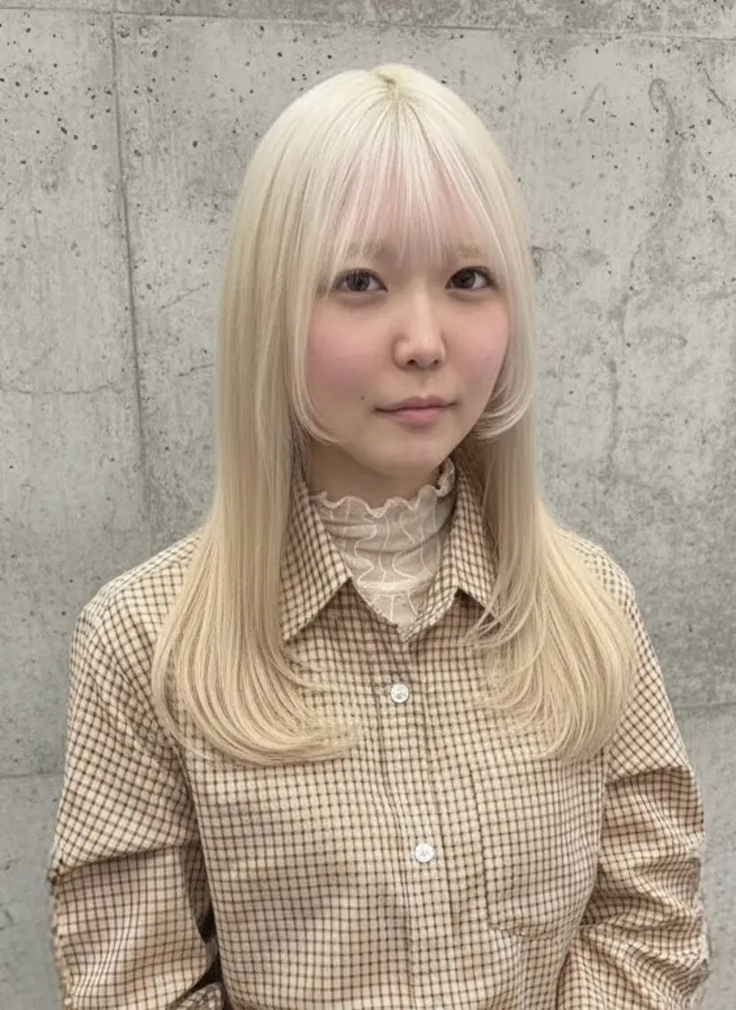 セミロング カラー ブロンド ホワイトブロンド グレージュ達人/赤み 消し/ブリーチ/岩崎のヘアスタイル