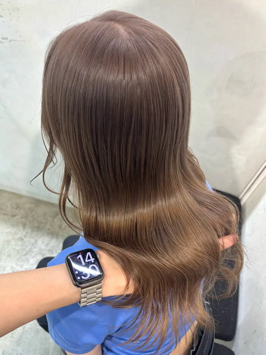 セミロング カラー ヘアアレンジ ベージュカラー ブリーチ ケアブリーチ ダブルカラー グレージュ ヘアカラー 坂齋大地／レイヤー/ ダブルカラーのヘアスタイル