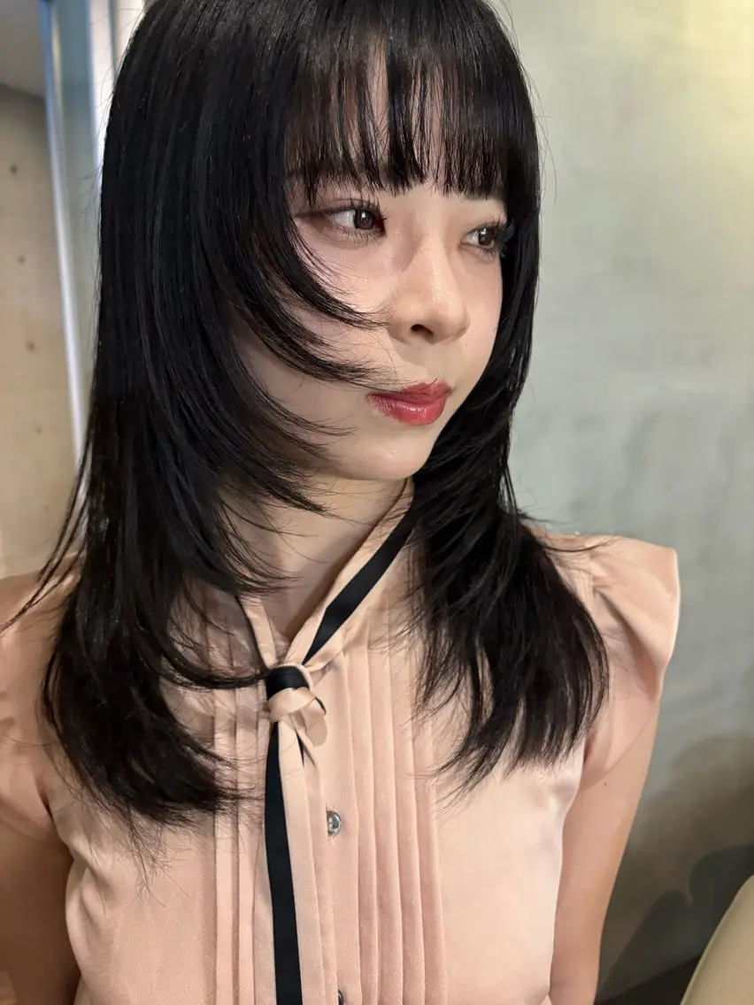 ミディアム ハイレイヤー レイヤーカット カット 抜け感レイヤーカット 🐄Hanakaのヘアスタイル