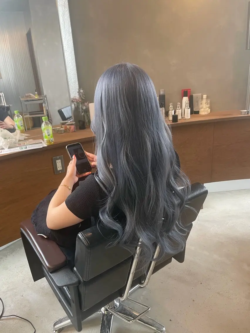 ロング カラー アッシュ ブリーチ シルバー シルバーアッシュ ✂︎SAITOU AKIRA✂︎のヘアスタイル