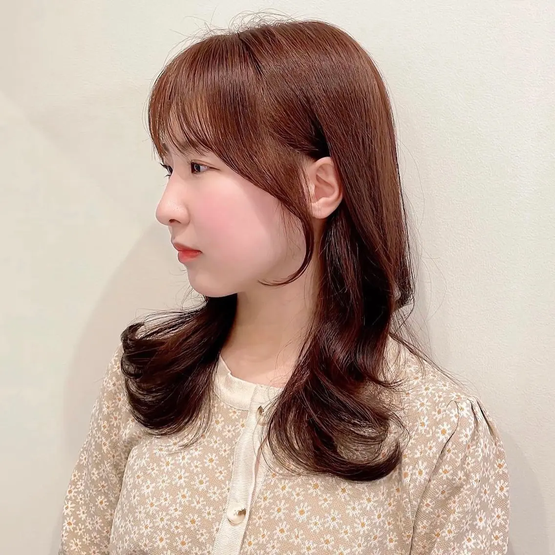 セミロング カット ヘアカラー トリートメント 🌹ハッシュカット、 レイヤー韓国ヘア🌹のヘアスタイル