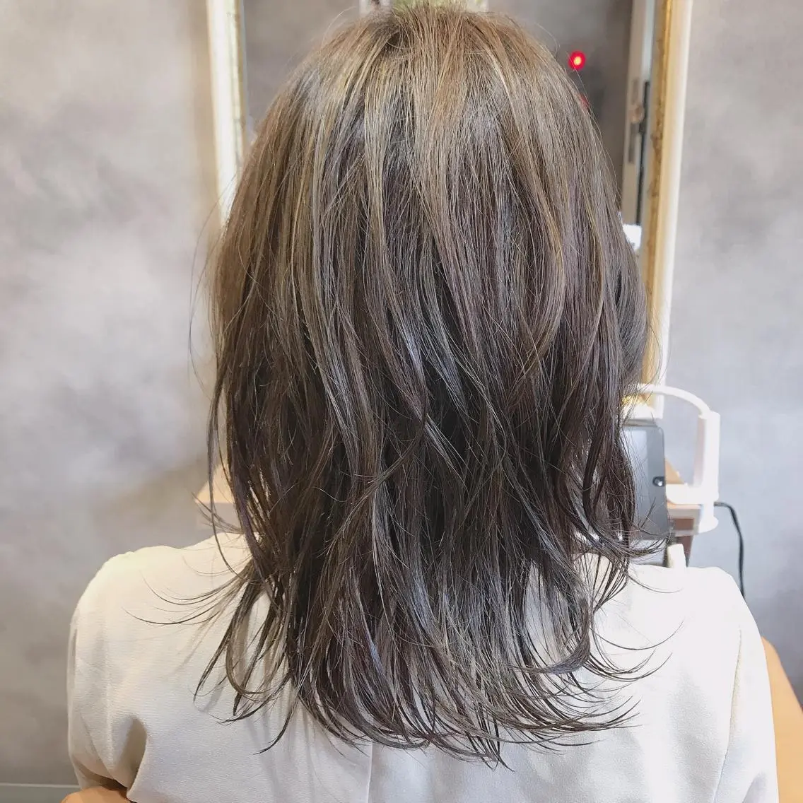 ミディアム CHIC 岩下真衣のヘアスタイル