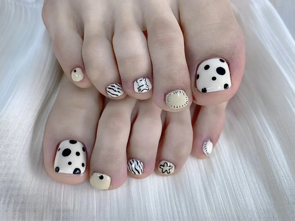 ネイル フットネイル MoonNail SALONのネイルデザイン