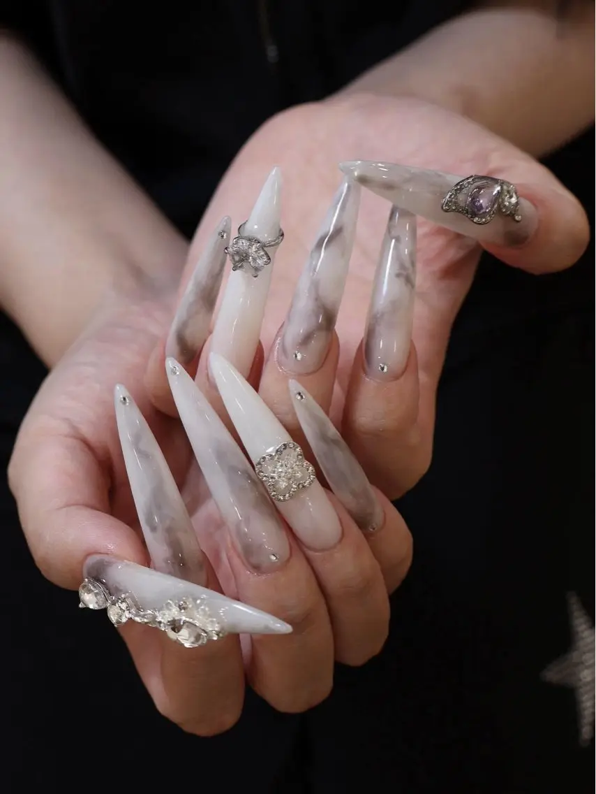 ネイル アートネイル フレンチネイル ジェルネイル キラキラネイル 韓国ネイル ハンドネイル ICE Nailsのネイルデザイン