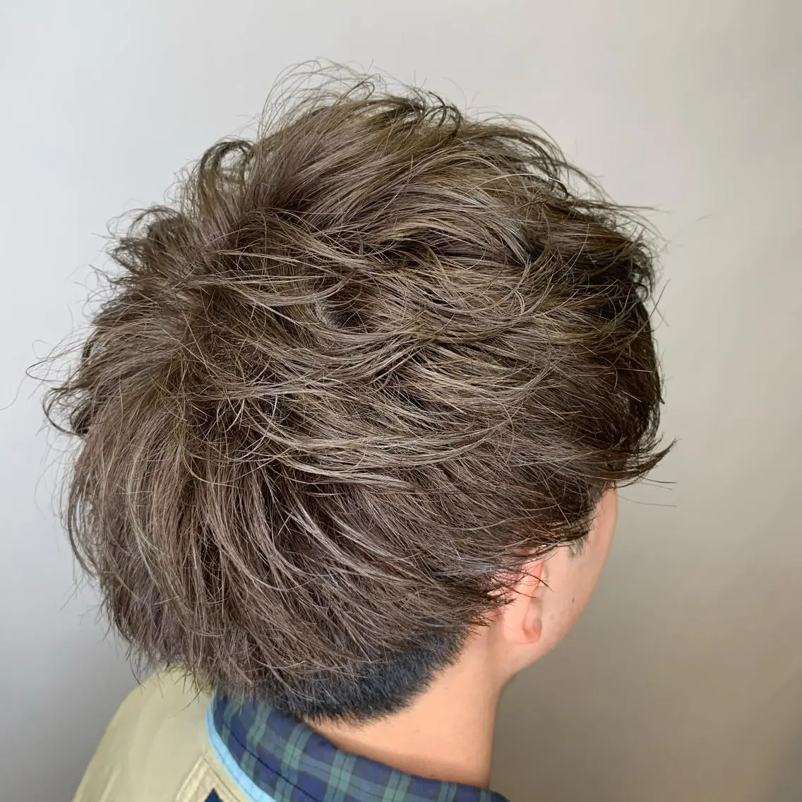 ショート メンズ アッシュ ヘアカラー トリートメント ウスイ ハルカのヘアスタイル