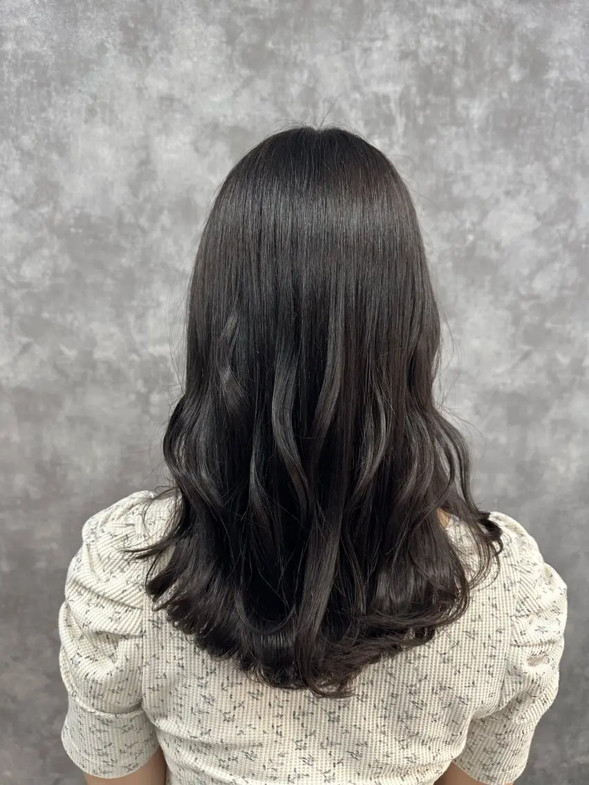 ミディアム カット ヘアカラー 渡邊 良のヘアスタイル