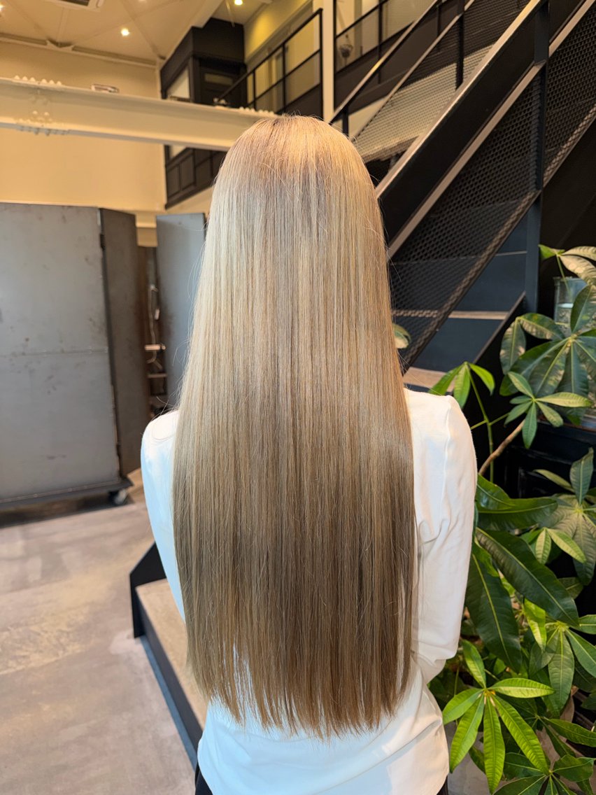 ロング ヘアカラー 中田 恋歌のヘアスタイル