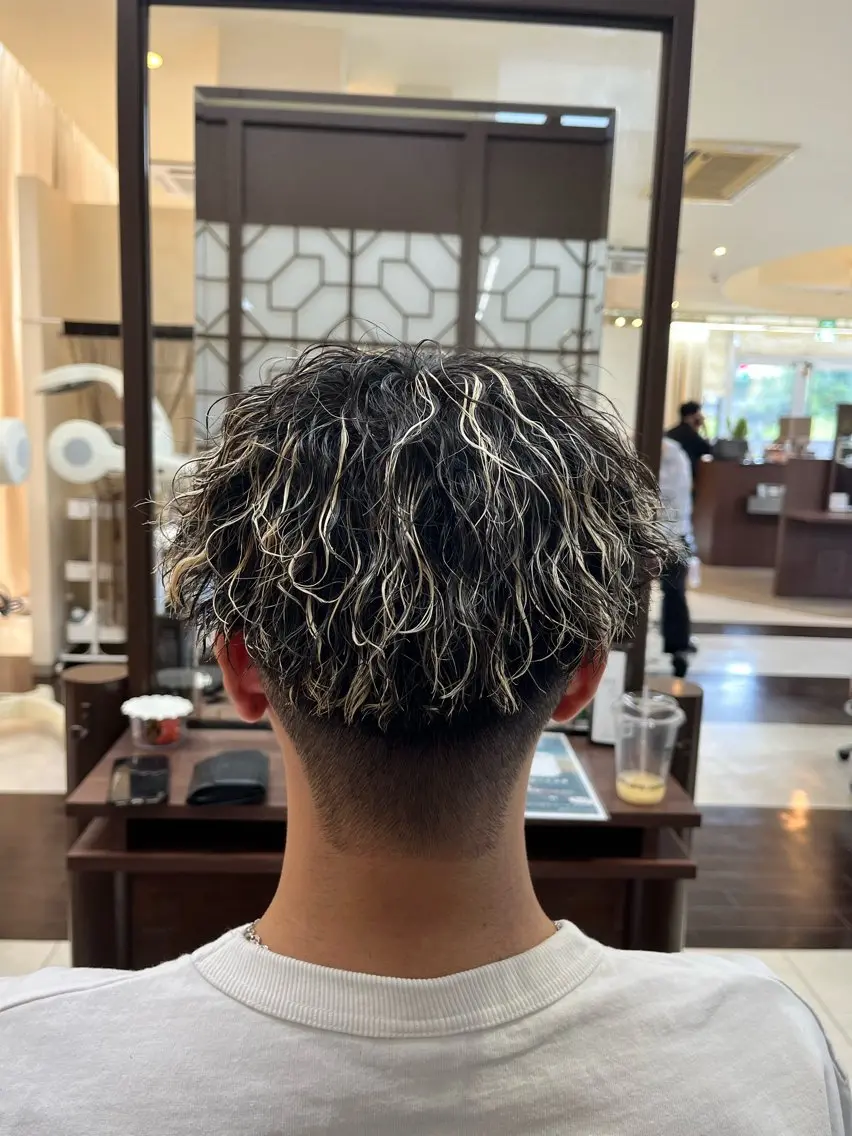 ショート カラー パーマ メンズ メンズメッシュ マッシュ メンズパーマ ツイストスパイラルパーマ 刈り上げ 🧊メンズ特化🧊 高木航希のヘアスタイル