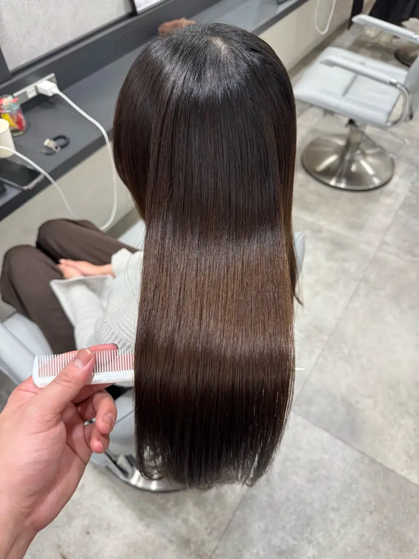 セミロング カット ヘアカラー トリートメント RAISE by_WHITEのヘアスタイル