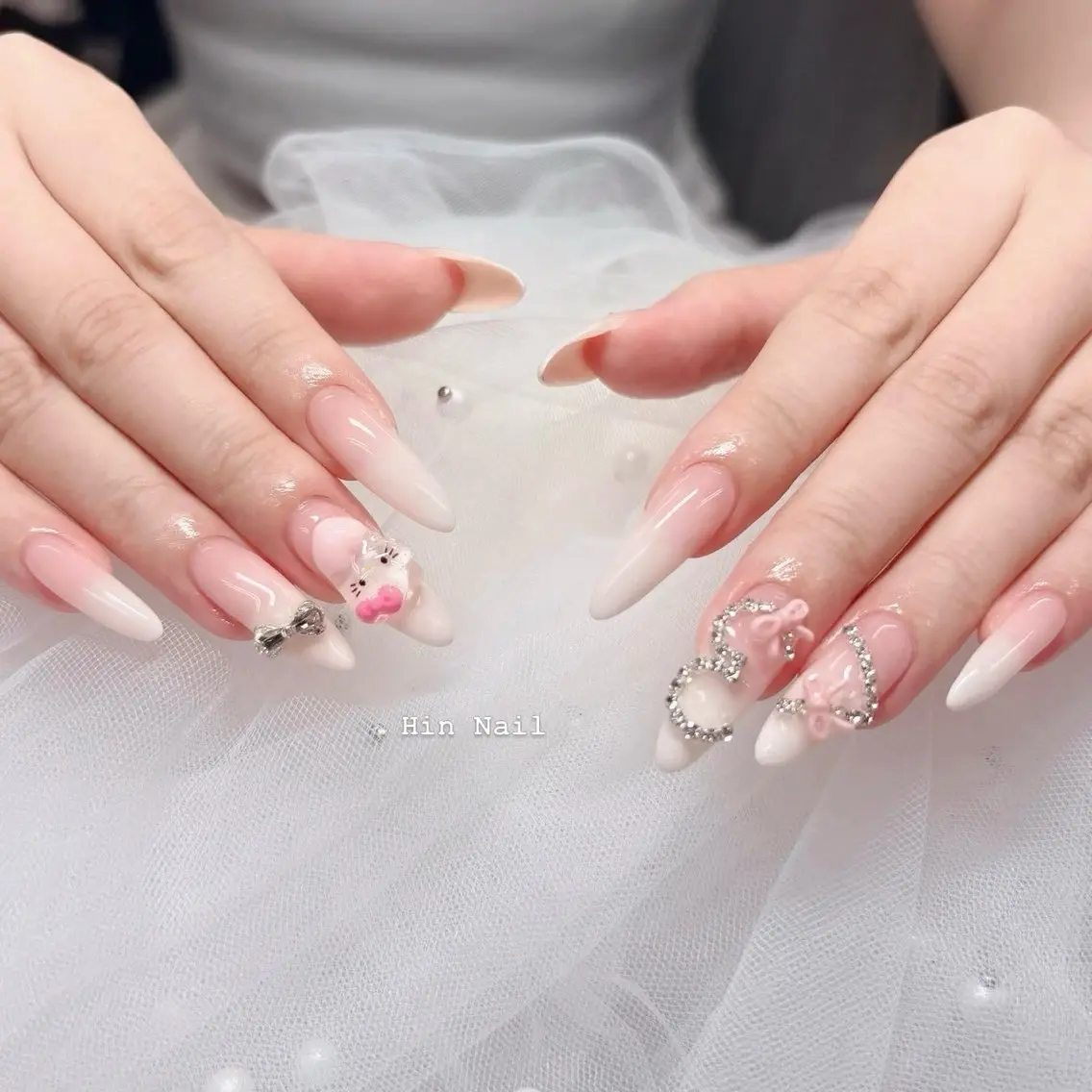 ネイル チークネイル ドット フットネイル フレンチネイル グラデーション ハンドネイル HIN NAILのネイルデザイン