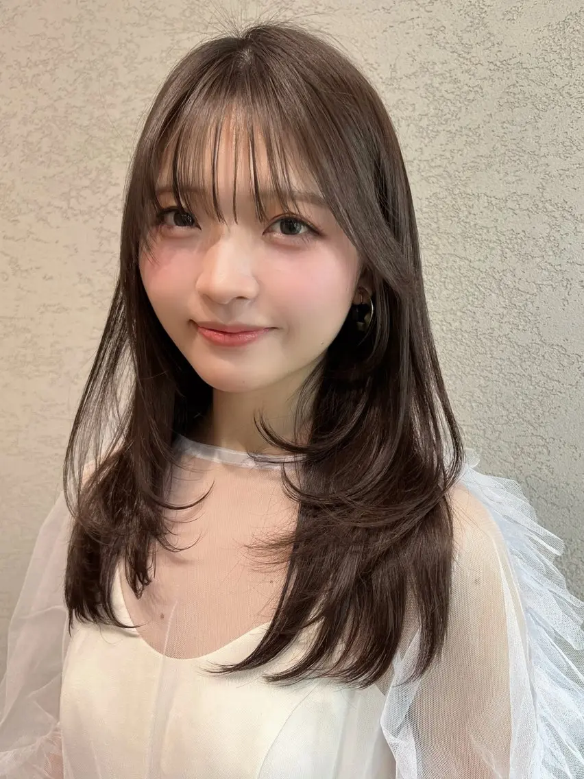 セミロング カラー カット ヘアカラー トリートメント 興津/レイヤー/韓国 ハイトーン/美髪縮毛のヘアスタイル