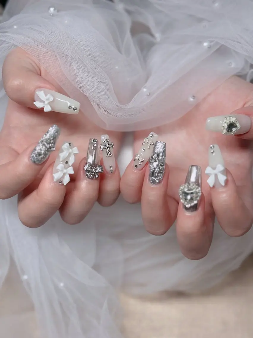 ネイル オーロラネイル フレンチネイル ジェルネイル ハロウィン キラキラネイル H.baby Nail Salonのネイルデザイン