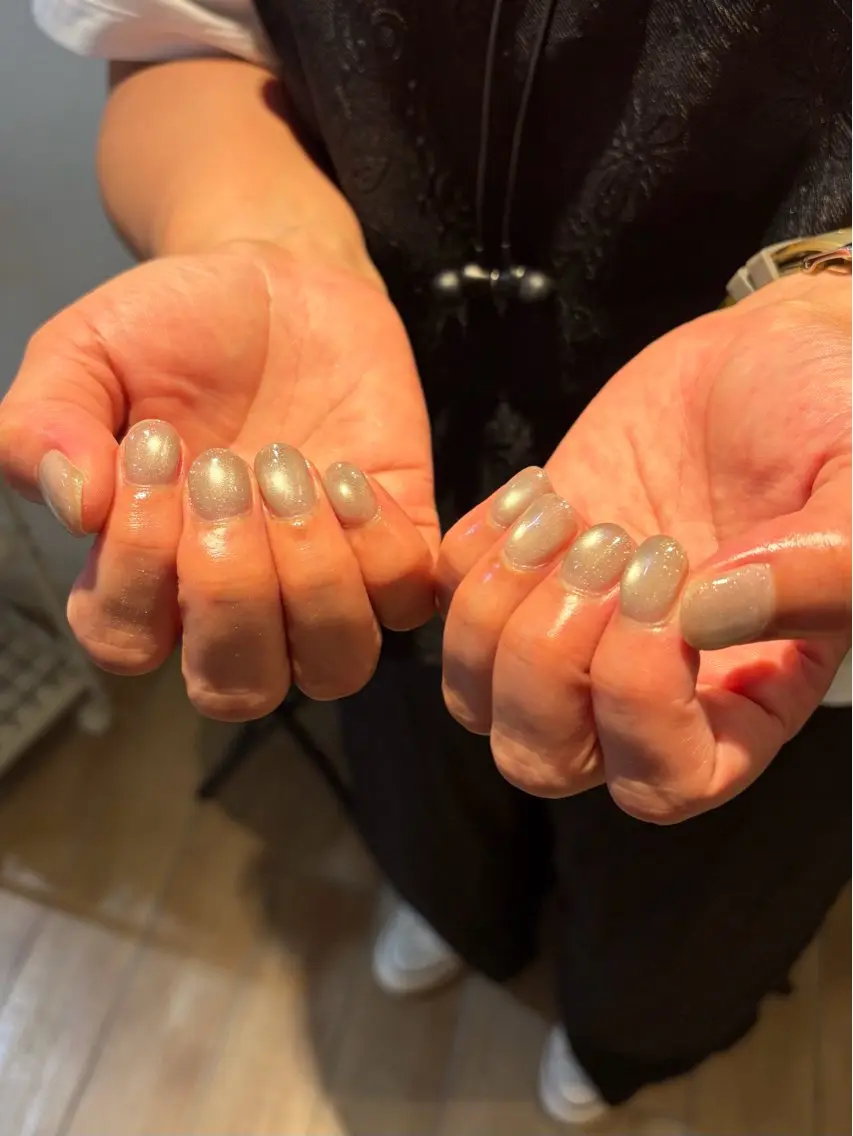 ネイル 𝗶𝗿𝗼𝗵𝗮 ໒꒱ 𓏸*˚のネイルデザイン