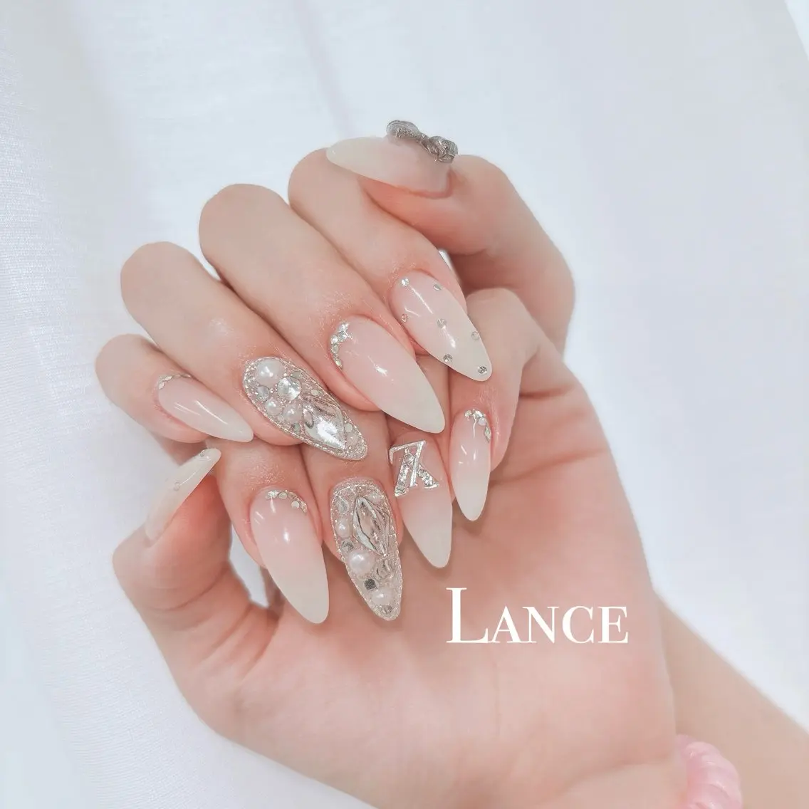 ネイル オーロラネイル フットネイル 氷ネイル・うるうるネイル キラキラネイル 韓国ネイル ハンドネイル Lance nailのネイルデザイン