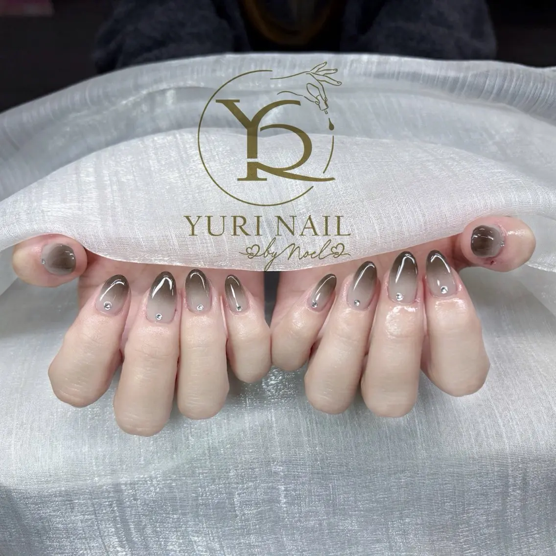 ネイル オーロラネイル ブルー チークネイル フレンチネイル キラキラネイル ハンドネイル フットネイル ハンドケア YURI Nail NARITAのネイルデザイン